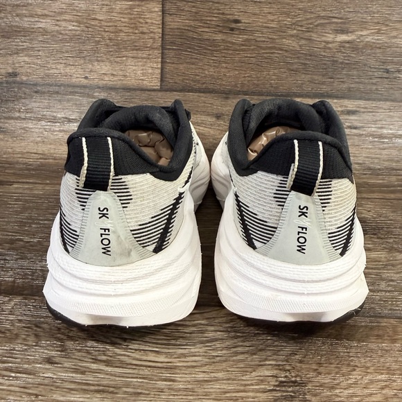 Hoka Skyflow Women’s Athletic Sneakers Sz 8.5 - Picture 2 of 12